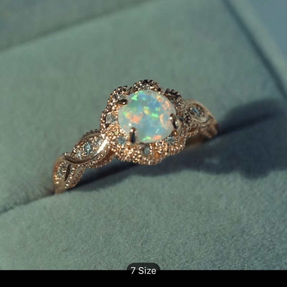 Vintage inspired Faux Opal and gold ring - Picture 4 of 4